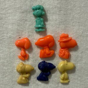 6 Snoopy and 1 Lucy Push Pins